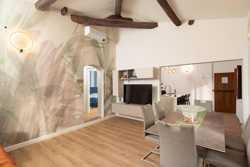 TV and multimedia, Living room, Dining area