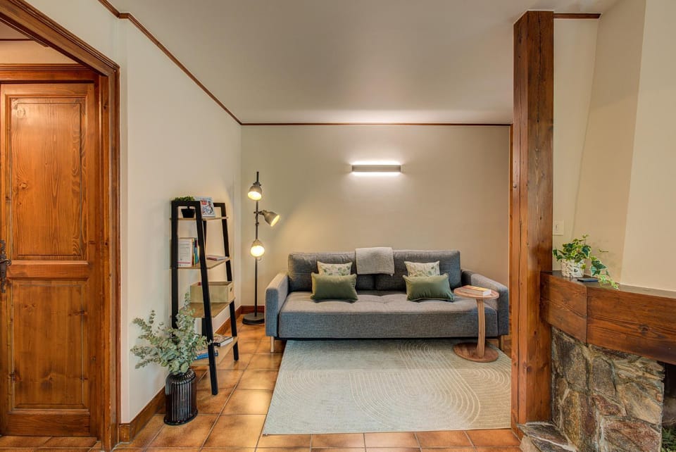 Bed, Living room, Photo of the whole room, Seating area, Bedroom, wardrobe
