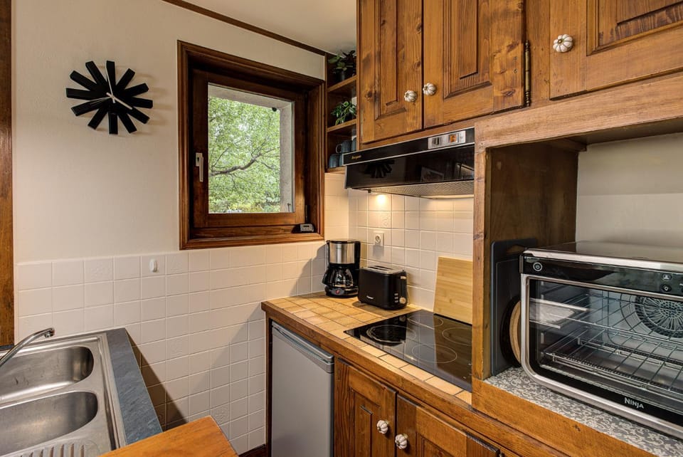 Coffee/tea facilities, Kitchen or kitchenette, oven, pet friendly, stove, toaster