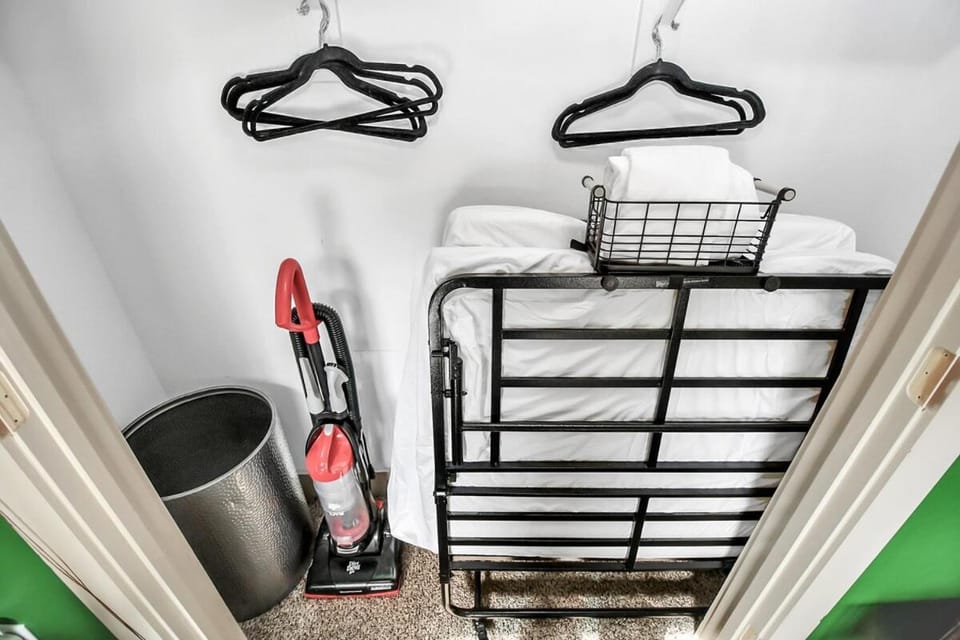 Bed, Bedroom, towels, wardrobe