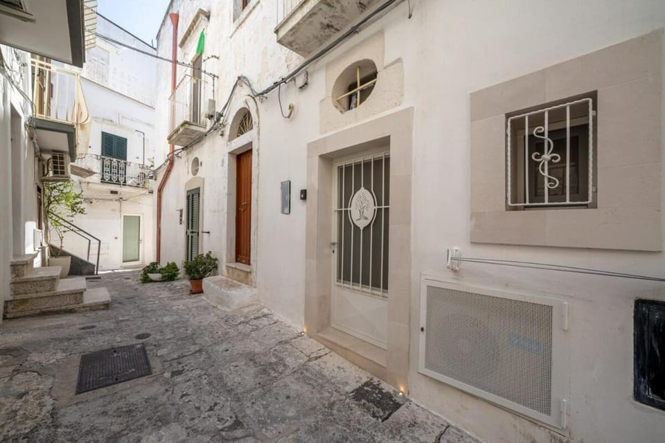 Property building, Day, Neighbourhood, Street view