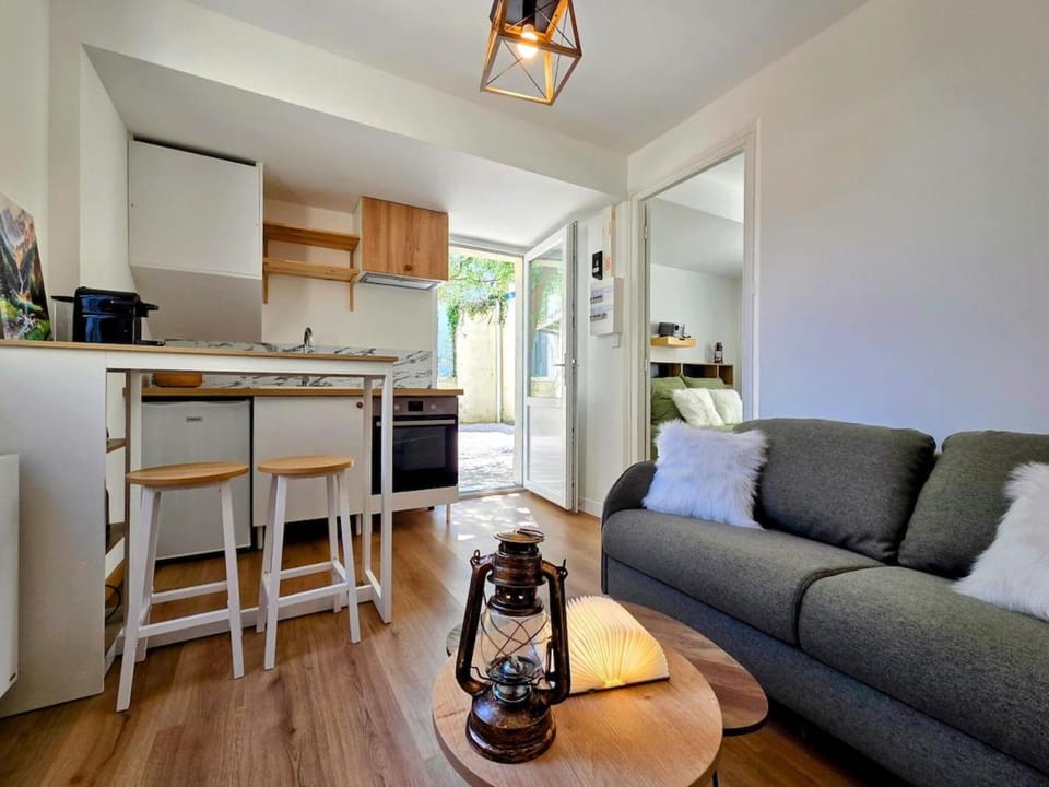 Kitchen or kitchenette, Living room, Dining area, oven, stove
