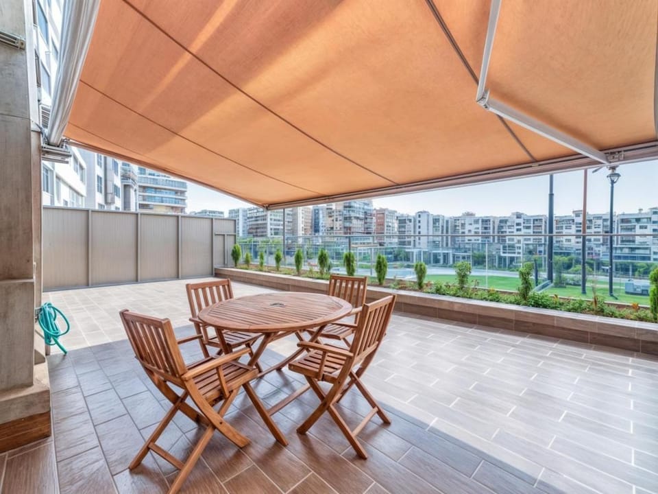 View (from property/room), Balcony/Terrace, Seating area
