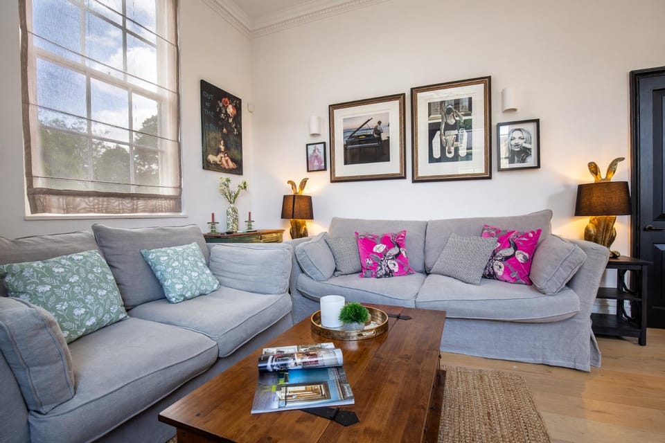 Living room, Seating area