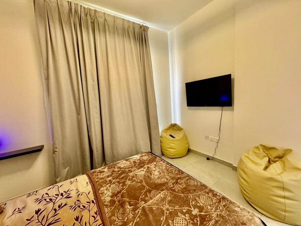 Spacious unit with a terrace Apartment in Dubai