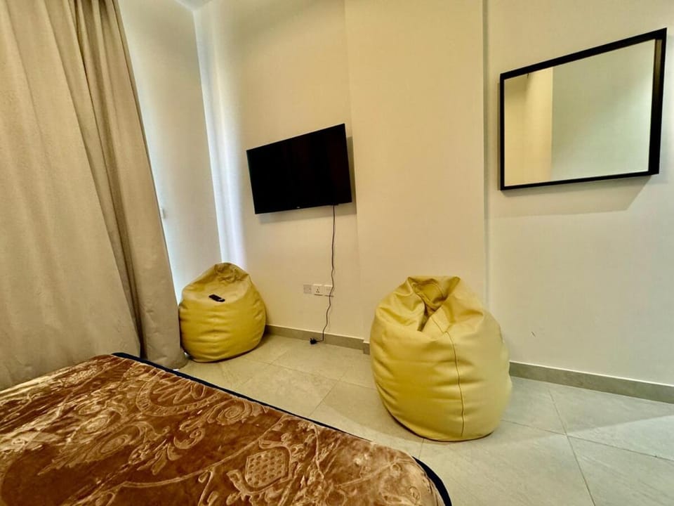 Spacious unit with a terrace Apartment in Dubai