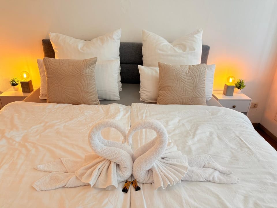 Bed, Photo of the whole room, Bedroom, towels