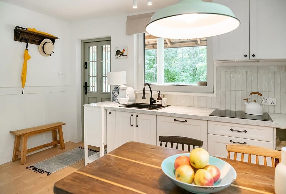 Kitchen or kitchenette, Dining area, dishwasher, pet friendly, stove