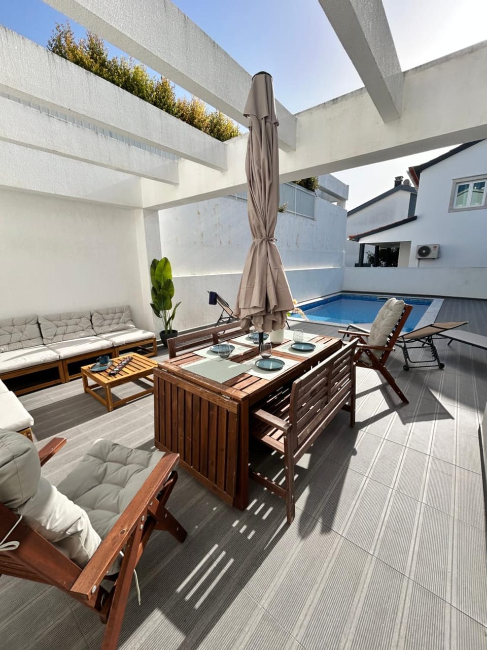 Seating area, Swimming pool, sunbed