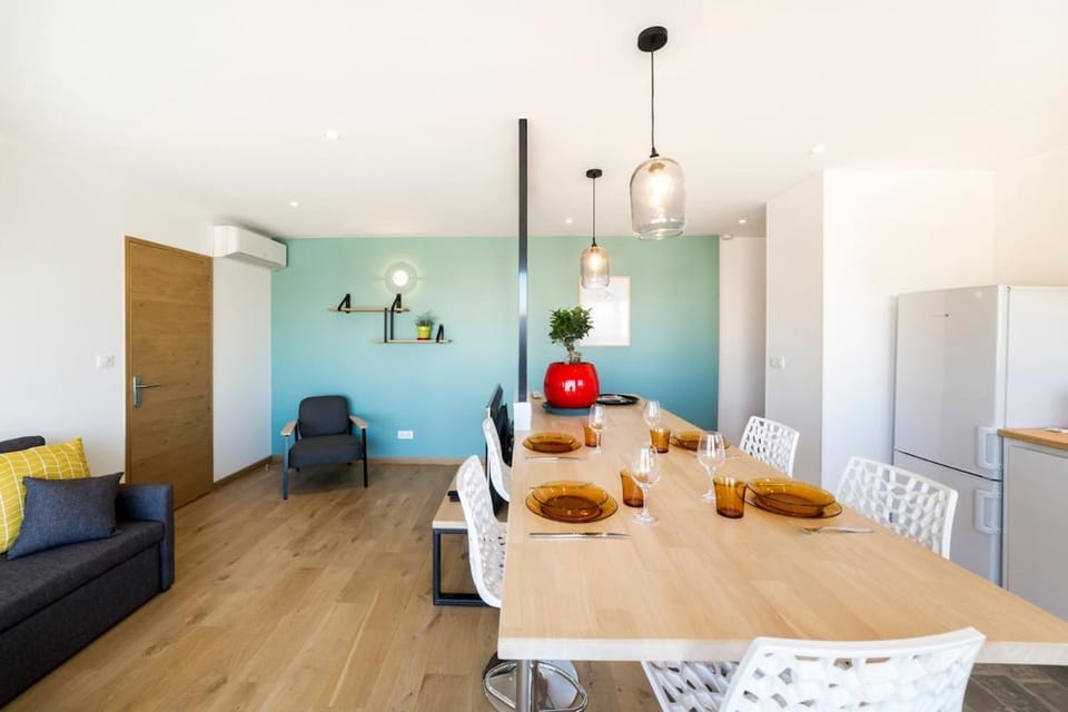 Living room, Dining area