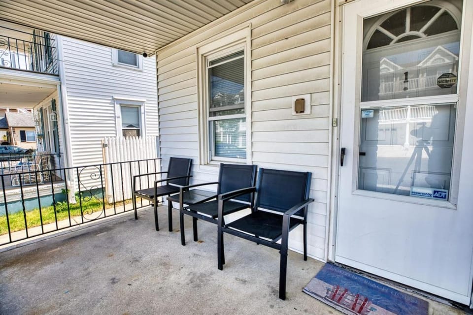 Stunning 8 beds 4 baths Minute 2 Beach boardwalk Apartment in Wildwood