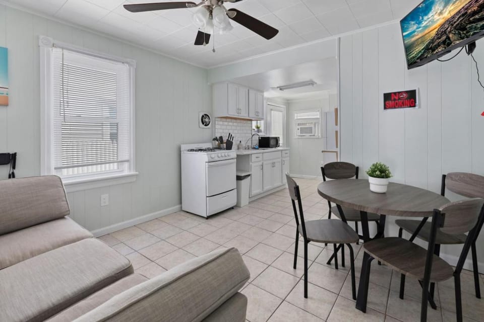Stunning 8 beds 4 baths Minute 2 Beach boardwalk Apartment in Wildwood
