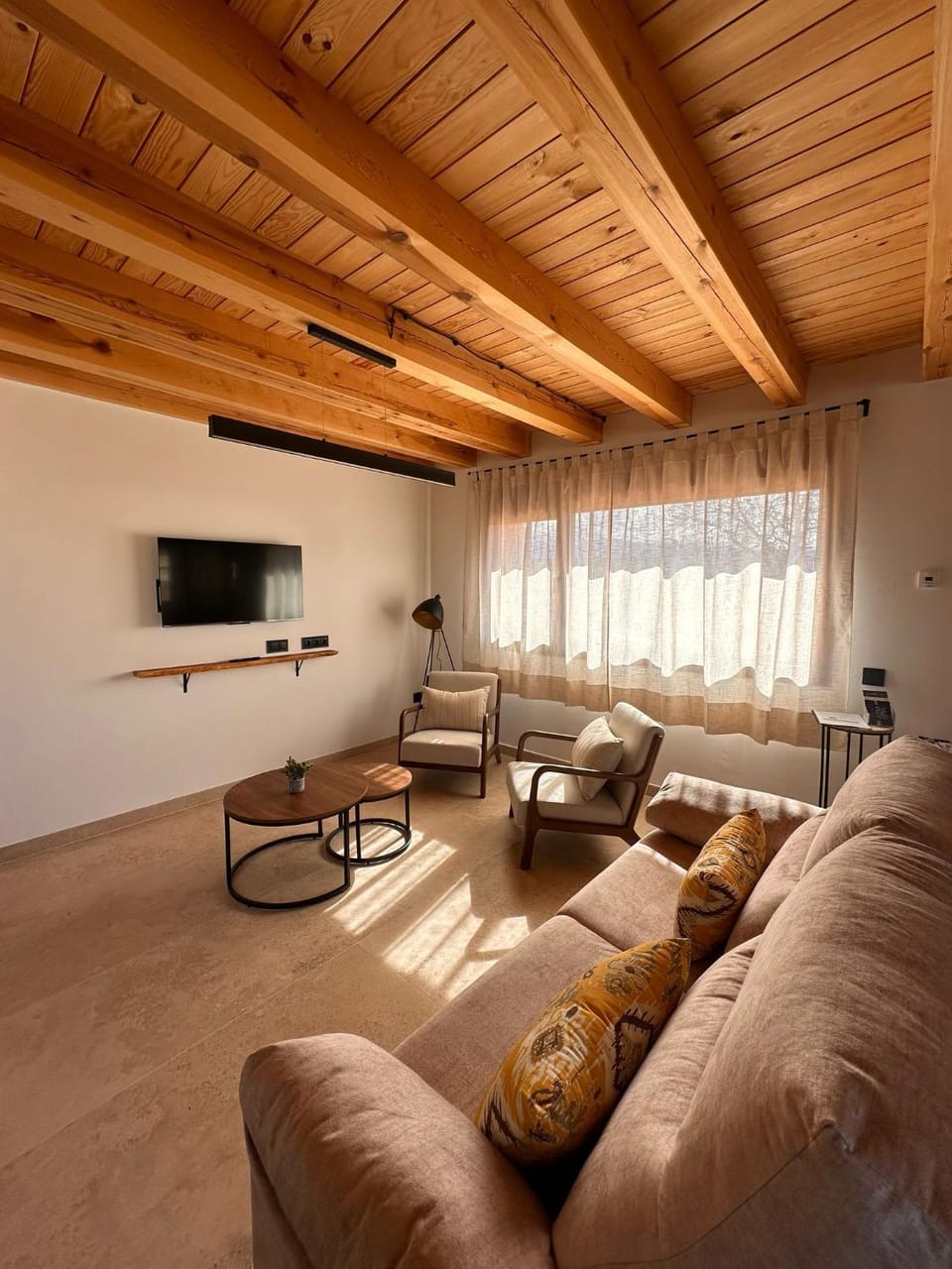 Communal lounge/ TV room, TV and multimedia, Living room, Seating area