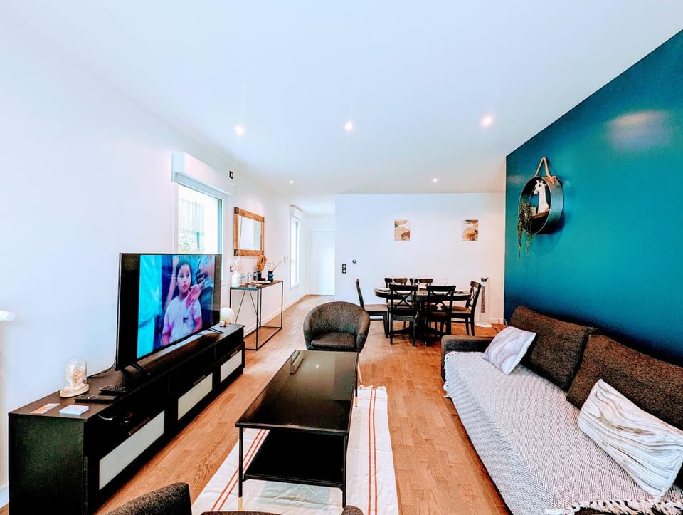 Communal lounge/ TV room, TV and multimedia, Living room, Seating area