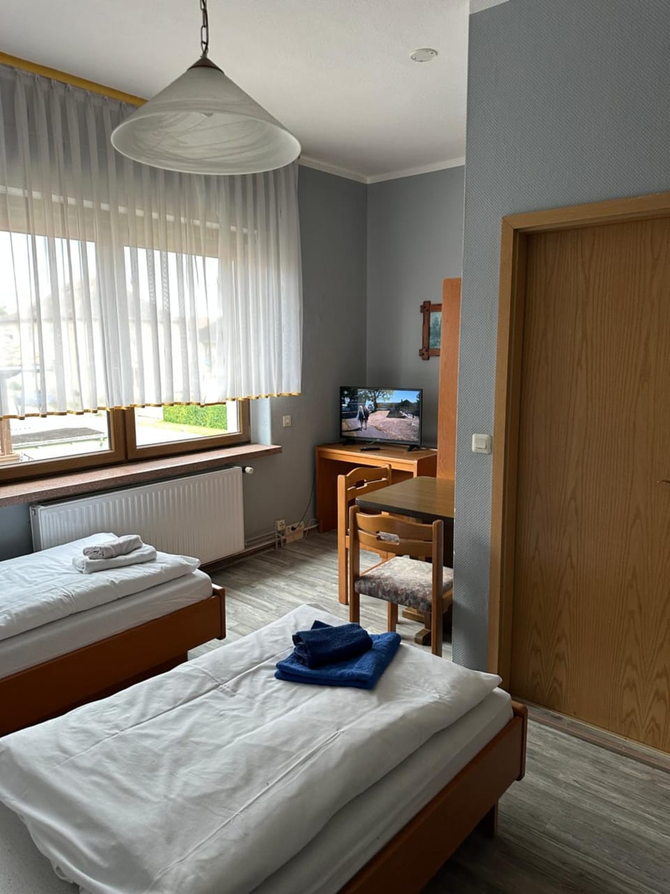 Bed, TV and multimedia, Photo of the whole room, Bedroom, towels, wardrobe