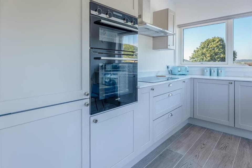 River View - Prime River Front Location Apartment in Seaton