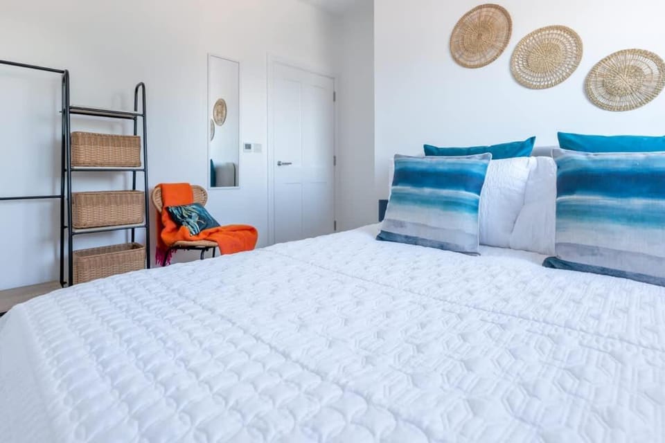 River View - Prime River Front Location Apartment in Seaton