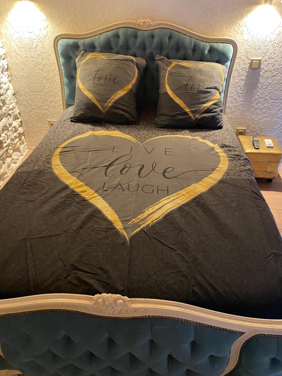 Suite royale avec en options jacuzzi, dîner aux chandelles et petit déjeuner Apartment hotel in Provence-Alpes-Côte d'Azur