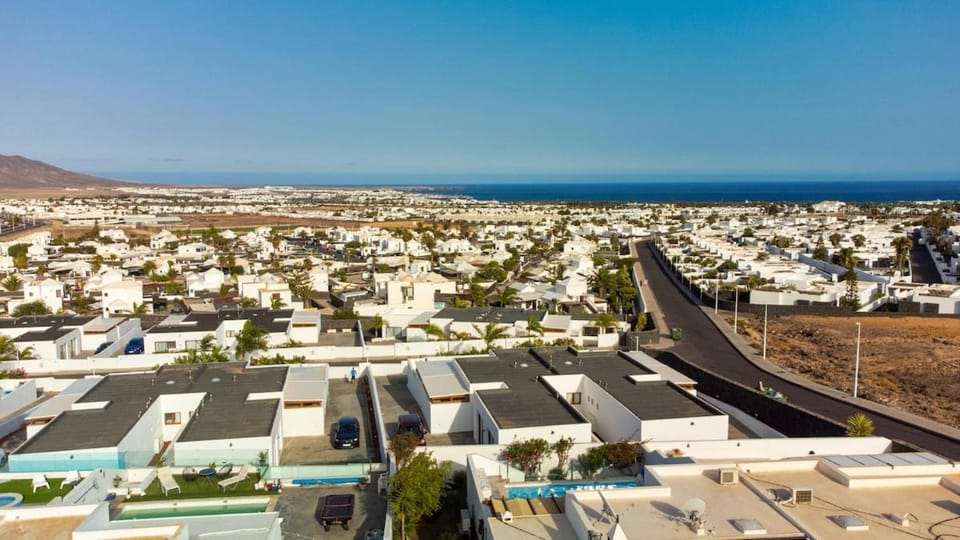 Casa Serena Panoramic Views, AC and Pool House in Playa Blanca