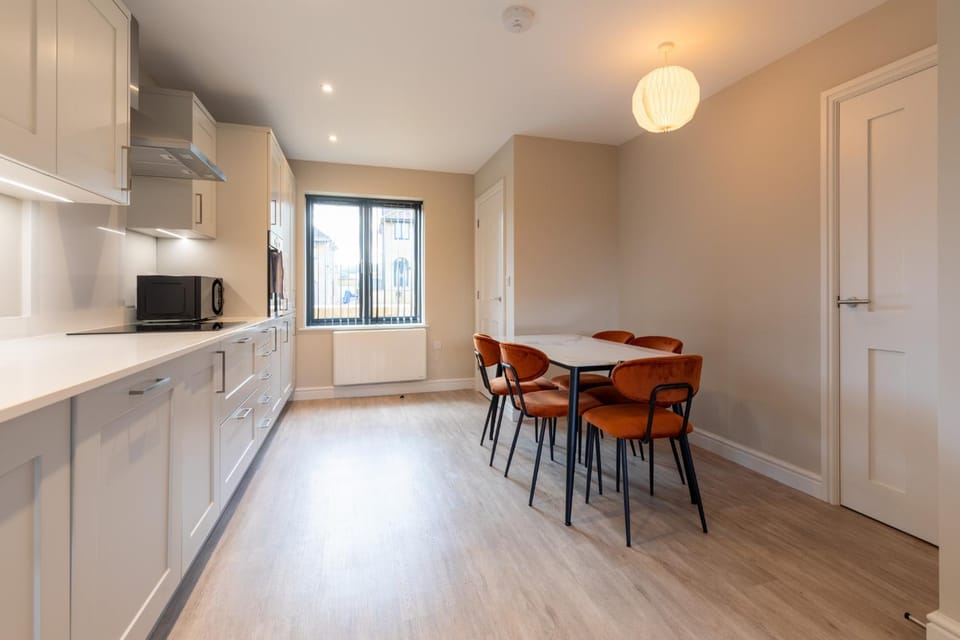 Newly Refurbished Home Short Drive to Bath Centre Apartment in Bath