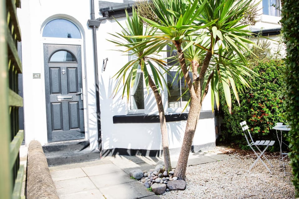 Facade/entrance, Garden view