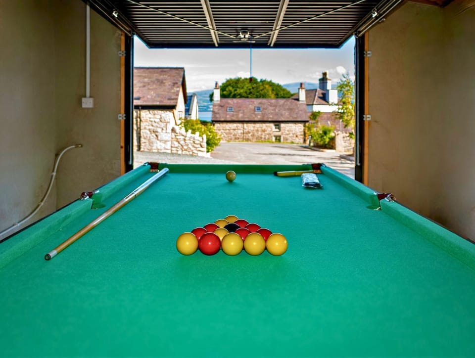Game Room, Game Room