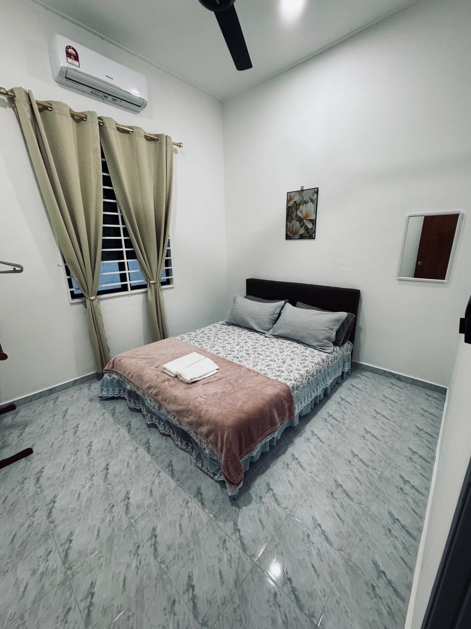 Bed, Bedroom, air conditioner