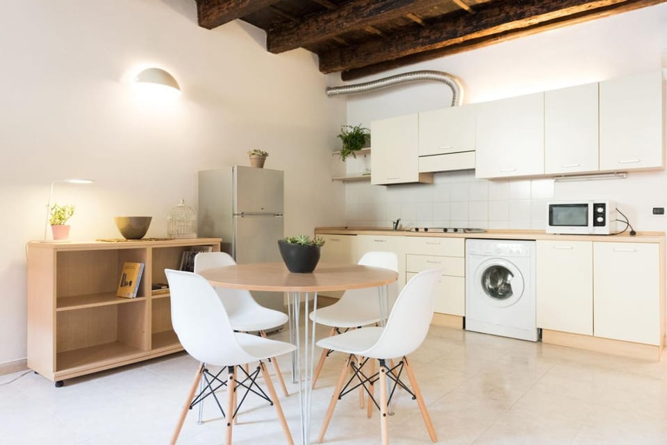 Dante's Home - Le Arche Verona Apartment in Verona