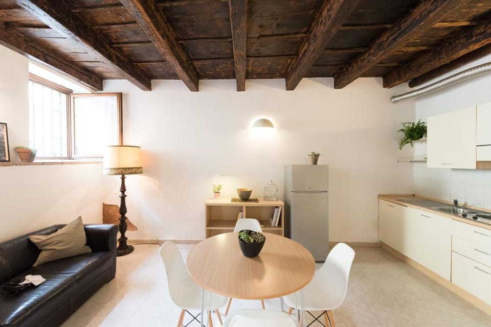 Dante's Home - Le Arche Verona Apartment in Verona