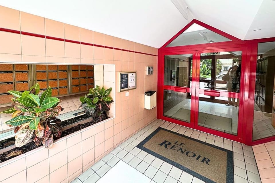 Magnifique Studio Le Renoir proche mer Apartment in Nice