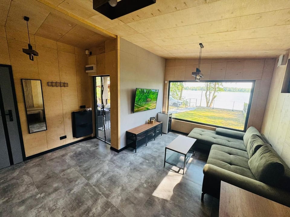 Lakeview Okuninka House in Belarus