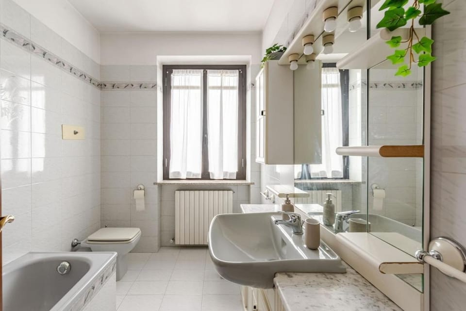 Penthouse with Terrace - Private Parking & WIFI Apartment in Lombardy