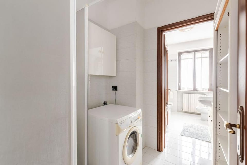 Penthouse with Terrace - Private Parking & WIFI Apartment in Lombardy