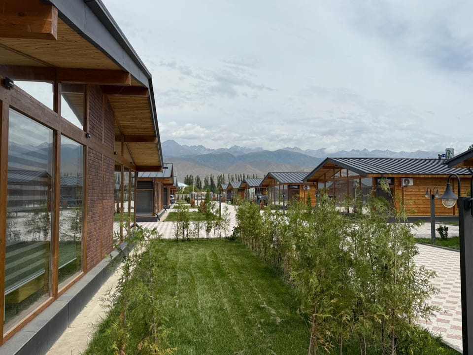 Garden view, Mountain view