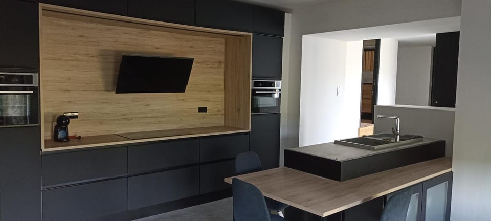 Kitchen or kitchenette, oven