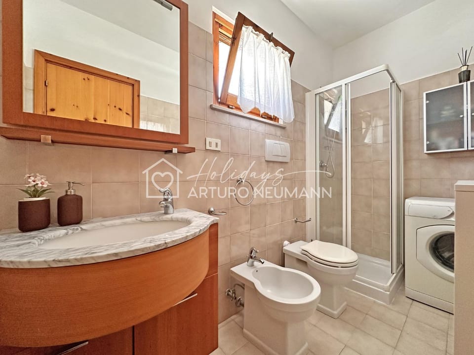 Shower, Toilet, Bathroom, bidet, towels, washing machine