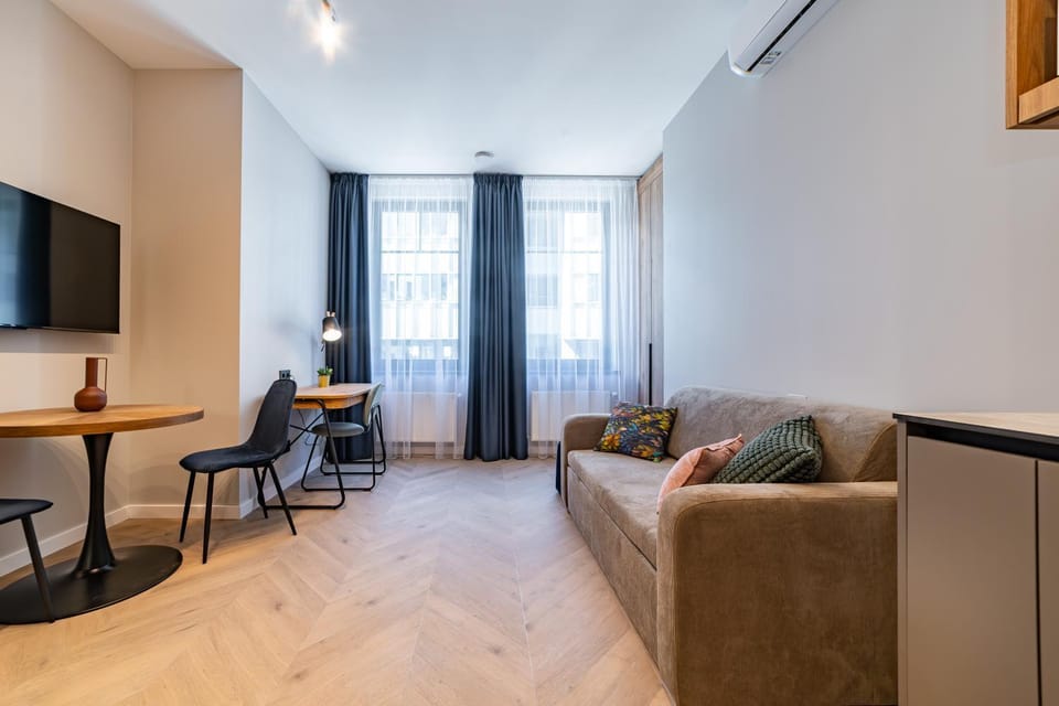 TV and multimedia, Living room, Seating area, Dining area