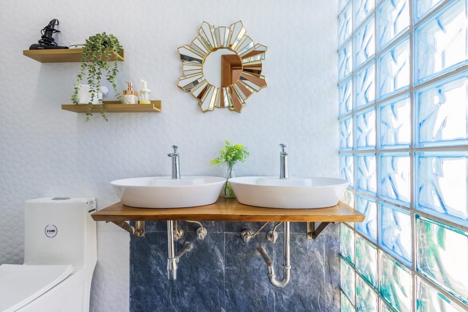 Toilet, Bathroom, towels