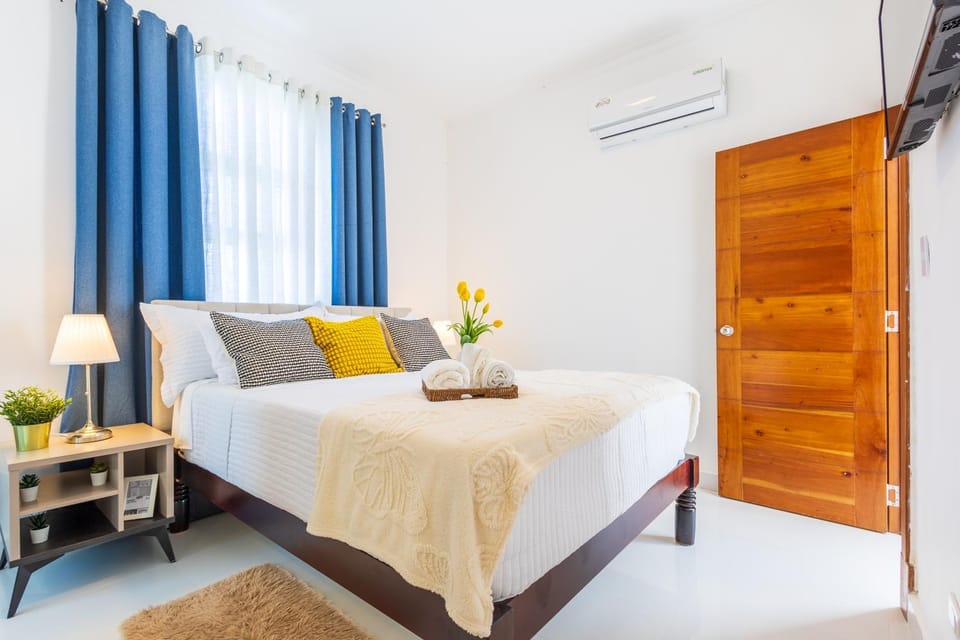 Bed, Photo of the whole room, Bedroom, air conditioner
