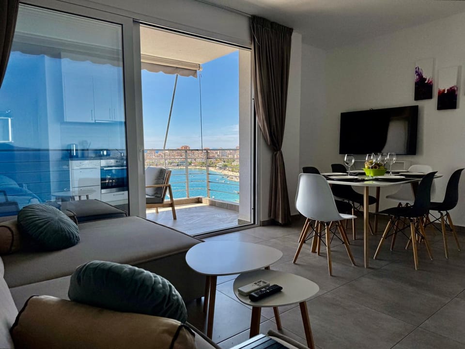 Natural landscape, TV and multimedia, View (from property/room), Seating area, Sea view