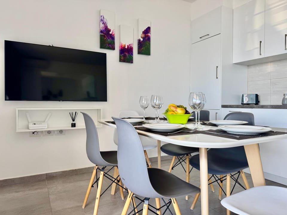 TV and multimedia, Kitchen or kitchenette, Dining area