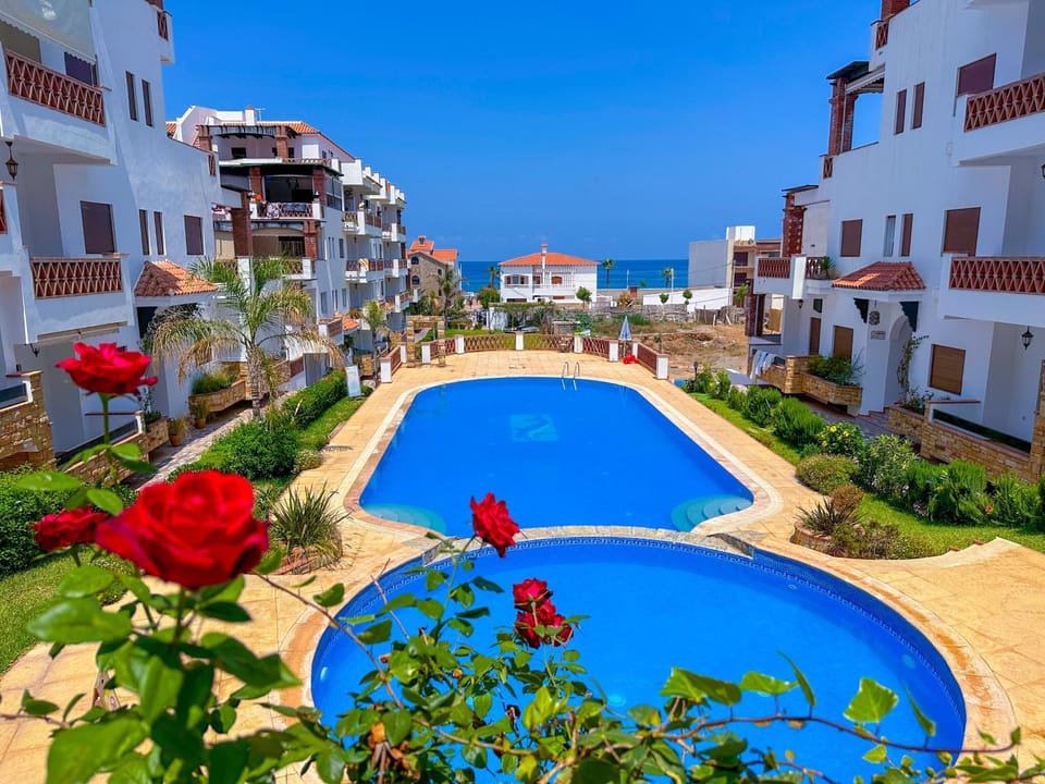 Property building, Garden view, Sea view, Swimming pool
