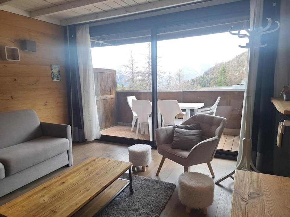 Large bright & modern studio Apartment in Uvernet-Fours