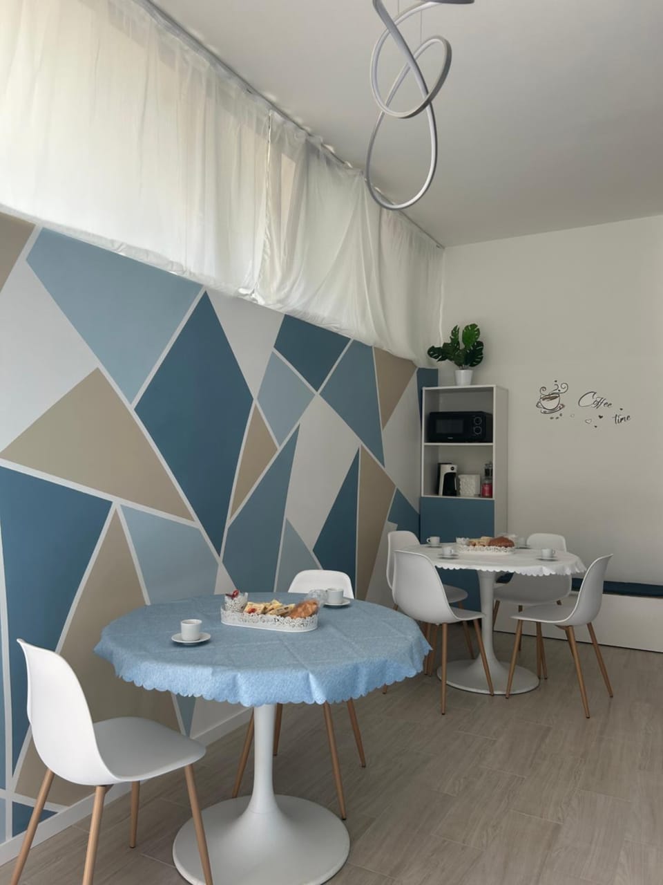Dining area, Food