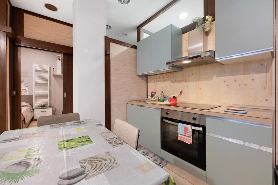 Kitchen or kitchenette, Living room