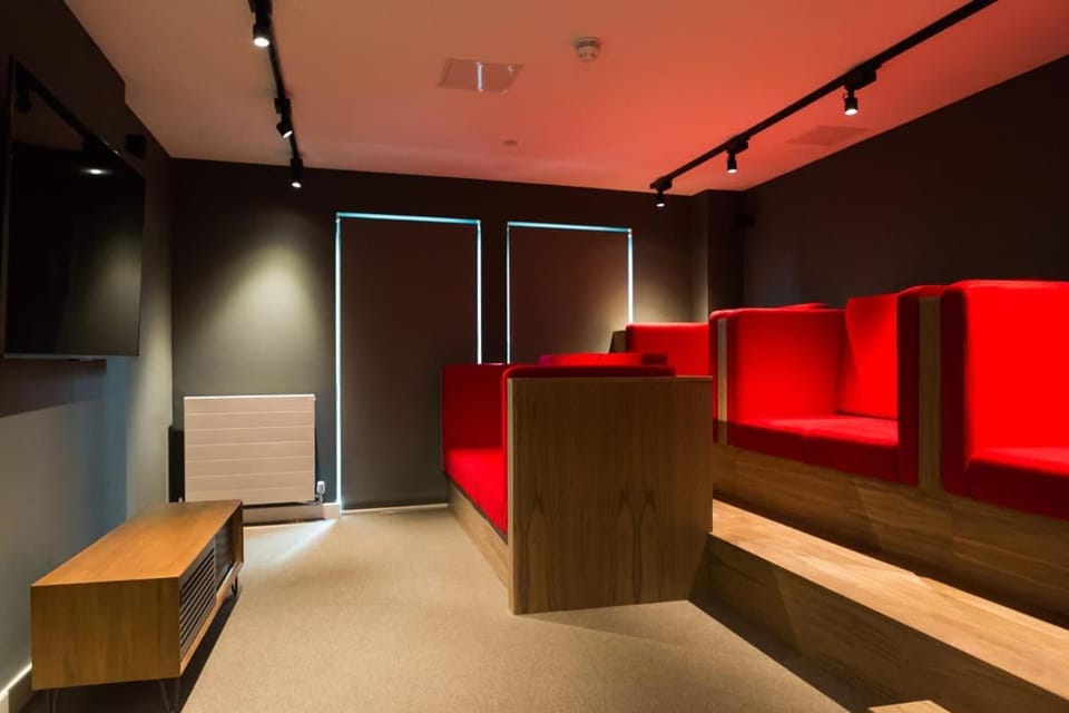 Communal lounge/ TV room