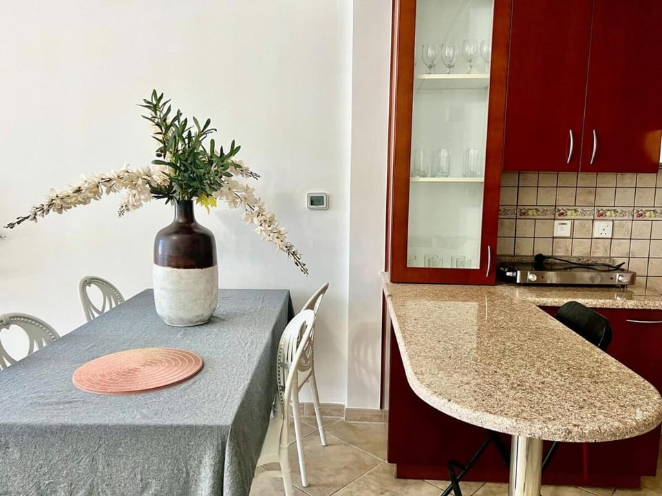 Motor City Shakespeare Circus Apartment in Dubai