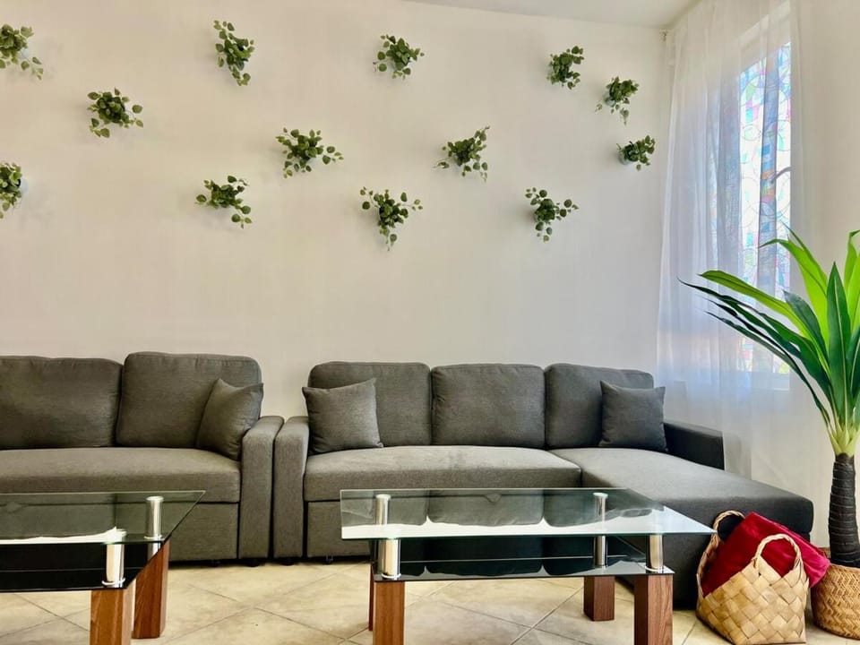 Motor City Shakespeare Circus Apartment in Dubai