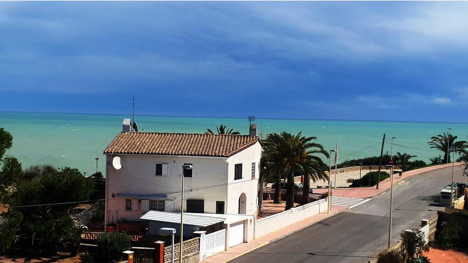 Sea view, Street view, Location