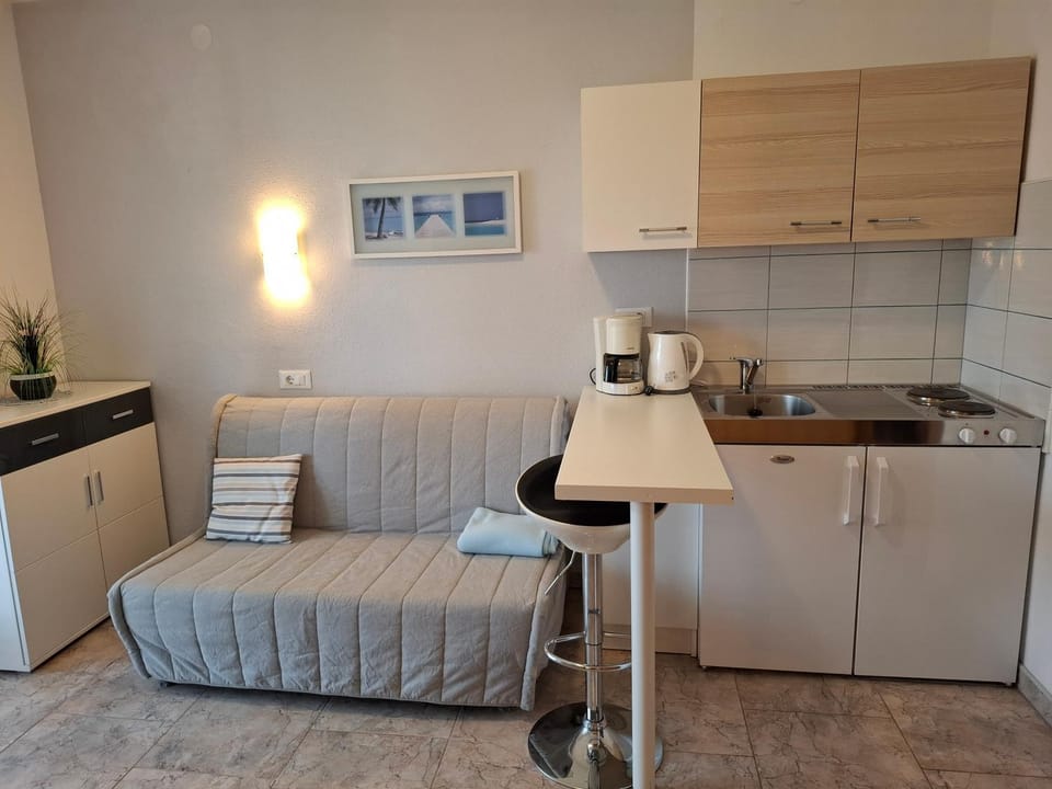 Kitchen or kitchenette, Living room, Seating area